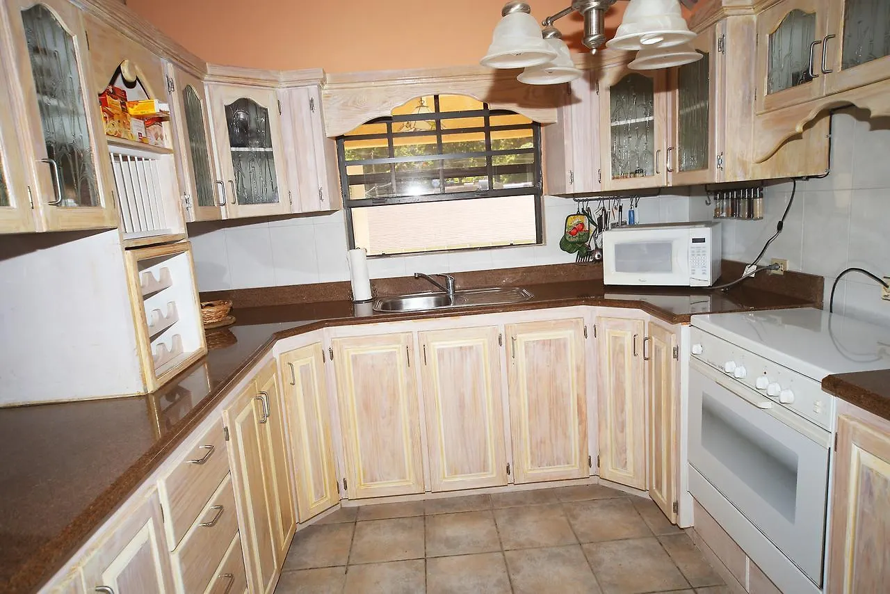 Eumelvilla Saint James Apartment