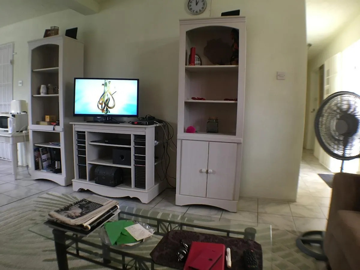 Eumelvilla Saint James Apartment